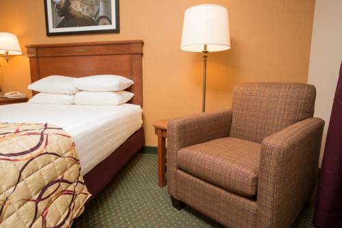 Imagen de la habitación del Hotel Drury Inn and Suites St. Louis Forest Park. Foto 8