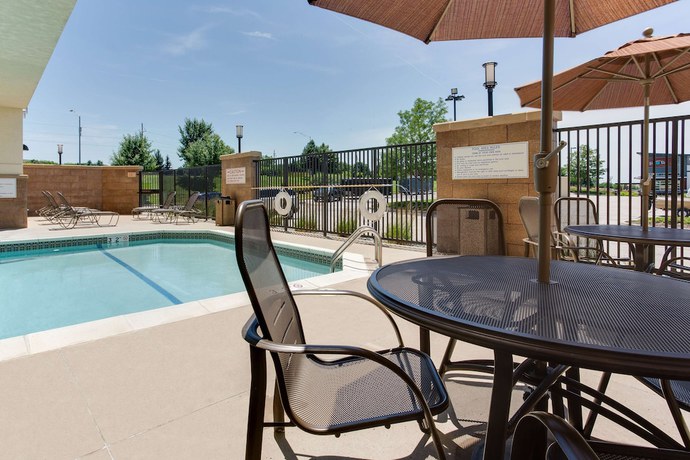 Imagen de la piscina del Hotel Drury Inn and Suites West Des Moines. Foto 18