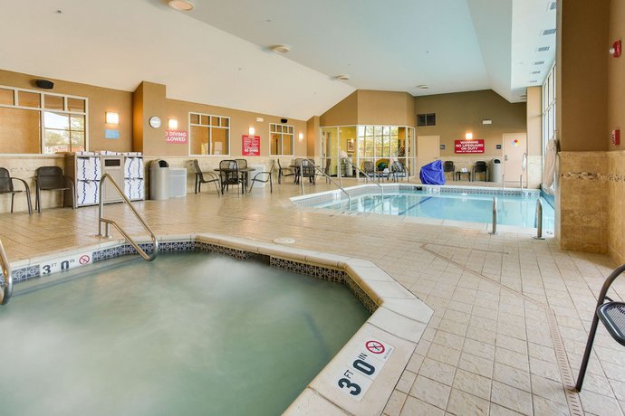 Imagen de la piscina del Hotel Drury Inn and Suites West Des Moines. Foto 19