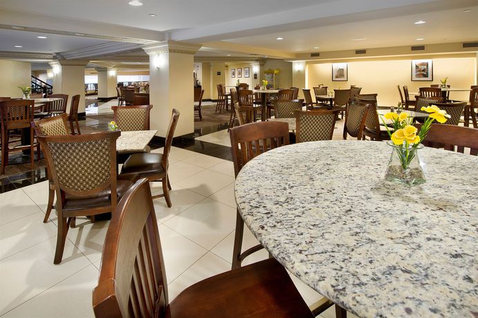 Imagen general del Hotel Drury Plaza Broadview - Wichita. Foto 2