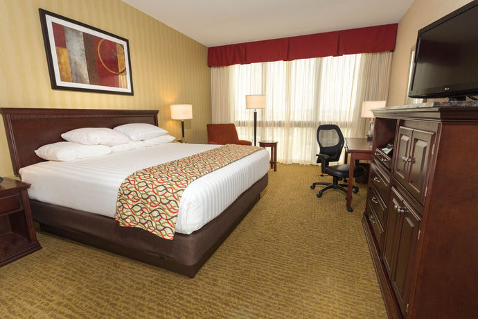 Imagen de la piscina del Hotel Drury Plaza Columbus Downtown. Foto 16