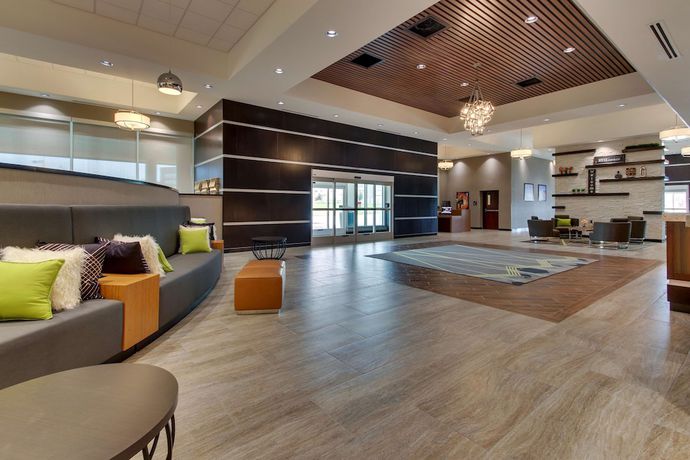 Imagen de los interiores del Hotel Drury Plaza Dallas Richardson. Foto 14