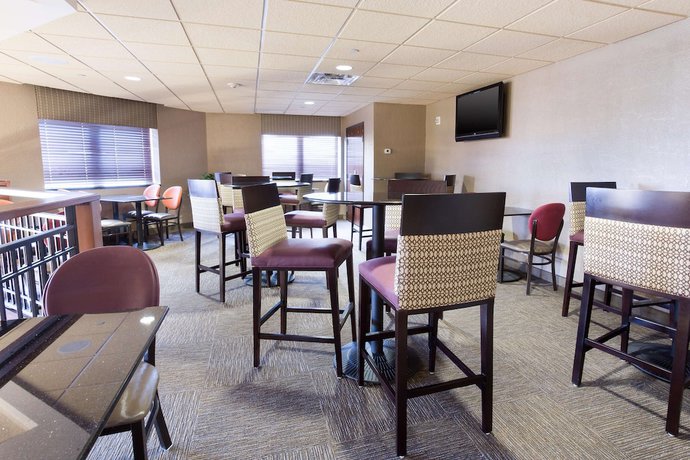 Imagen del bar/restaurante del Hotel Drury Plaza Hotel Flagstaff. Foto 2