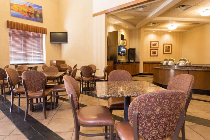 Imagen del bar/restaurante del Hotel Drury Plaza Hotel Flagstaff. Foto 3