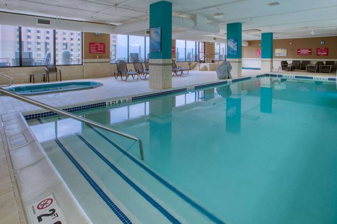 Imagen de la piscina del Hotel Drury Plaza Hotel St. Louis at the Arch. Foto 10
