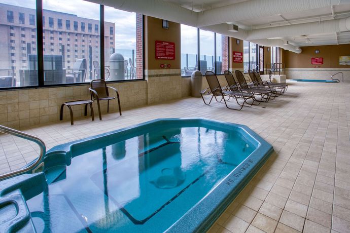 Imagen de la piscina del Hotel Drury Plaza Hotel St. Louis at the Arch. Foto 11