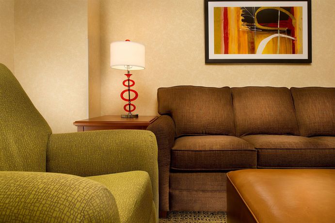 Imagen del bar/restaurante del Hotel Drury Plaza Nashville Franklin. Foto 3