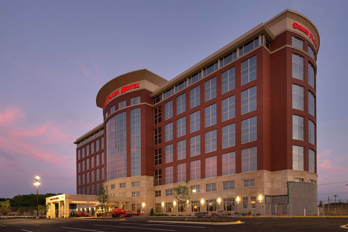 Imagen del bar/restaurante del Hotel Drury Plaza Nashville Franklin. Foto 4