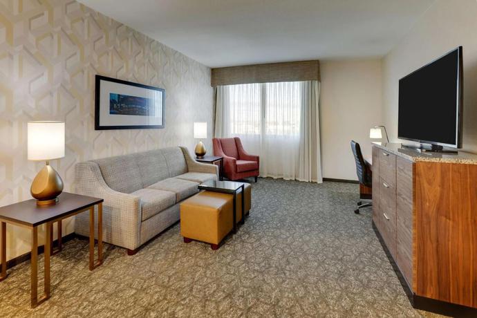 Imagen de la habitación del Hotel Drury Plaza North Charleston. Foto 4