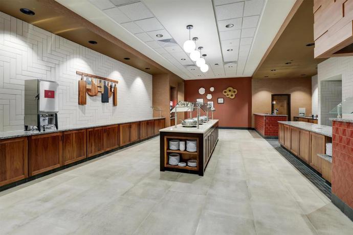 Imagen de los interiores del Hotel Drury Plaza North Charleston. Foto 8