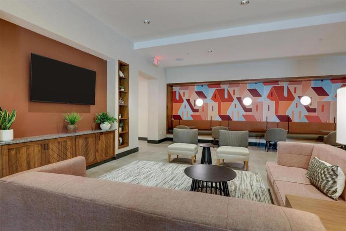 Imagen de los interiores del Hotel Drury Plaza North Charleston. Foto 9