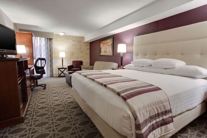 Imagen de la habitación del Hotel Drury Plaza San Antonio Airport. Foto 10