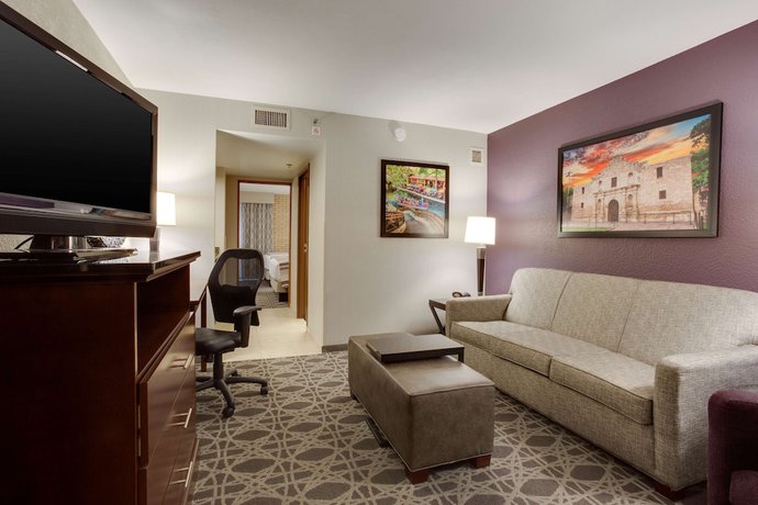 Imagen de la habitación del Hotel Drury Plaza San Antonio Airport. Foto 11