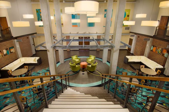 Imagen de los interiores del Hotel Drury Plaza San Antonio North Stone Oak. Foto 17