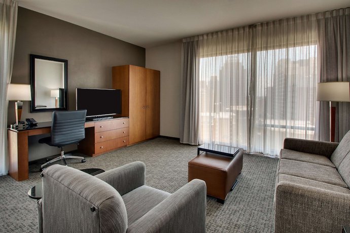 Imagen de la habitación del Hotel Drury Plaza San Antonio Riverwalk. Foto 5