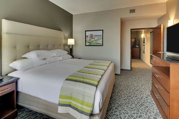 Imagen de la habitación del Hotel Drury Plaza Savannah Pooler. Foto 16