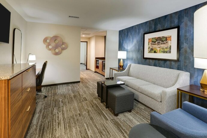 Imagen de la habitación del Hotel Drury Plaza Tallahassee. Foto 17