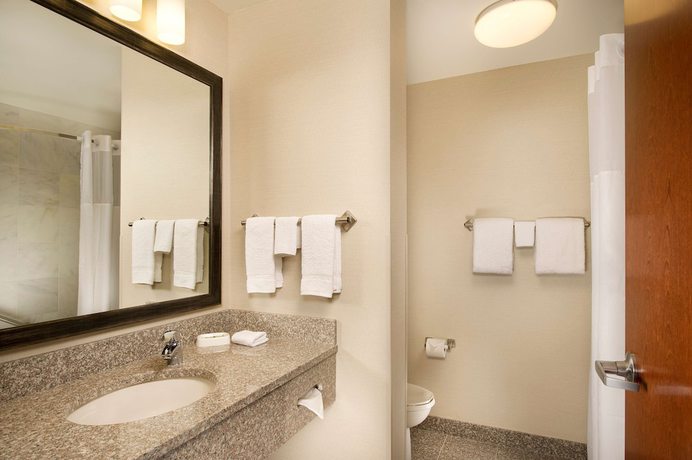 Imagen de la habitación del Hotel Drury Plaza Valdosta. Foto 8