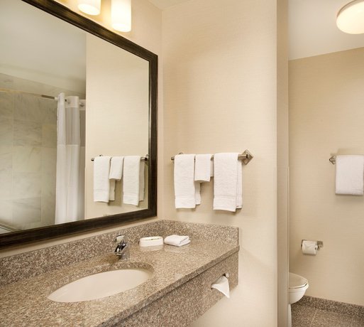 Imagen de la habitación del Hotel Drury Plaza Valdosta. Foto 9