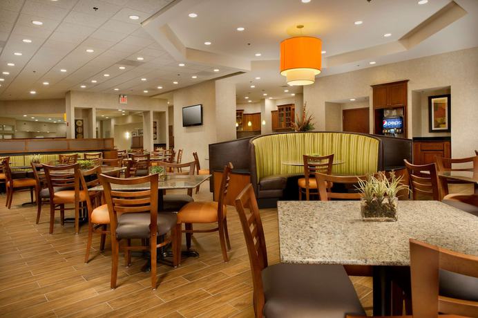 Imagen del bar/restaurante del Hotel Drury Plaza Valdosta. Foto 4