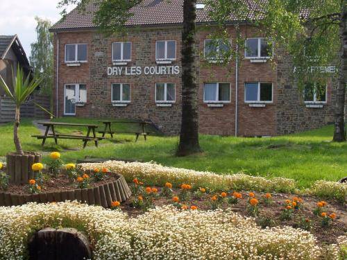 Imagen de la habitación del Hotel Dry Les Courtis. Foto 2