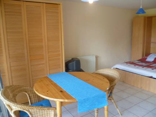 Imagen de la habitación del Hotel Dry Les Courtis. Foto 3