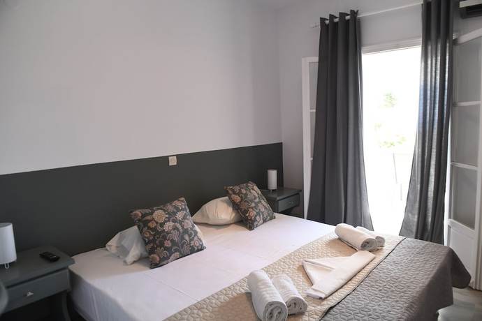 Imagen de la habitación del Hotel Dryades Family. Foto 16