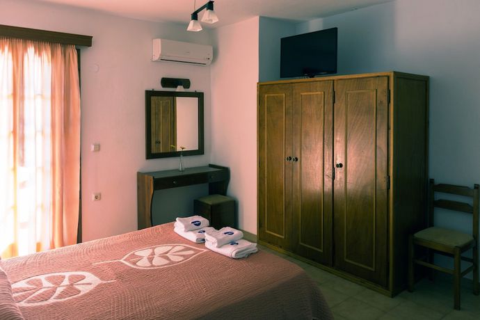 Imagen de la habitación del Hotel Drymna. Foto 11