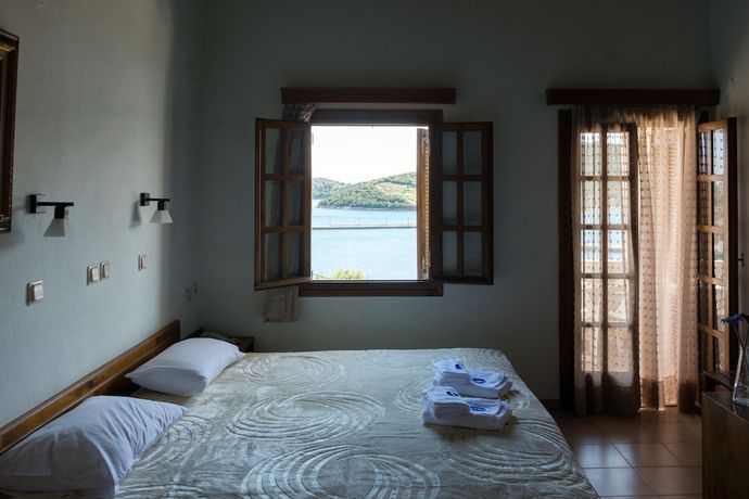 Imagen de la habitación del Hotel Drymna. Foto 13