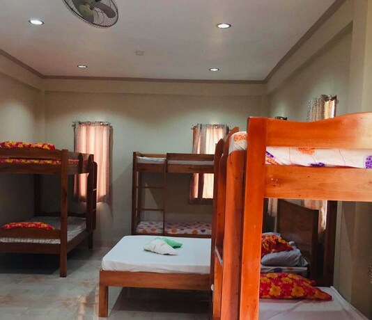 Imagen de la habitación del Hotel D's Ocean View Beach Resort. Foto 14