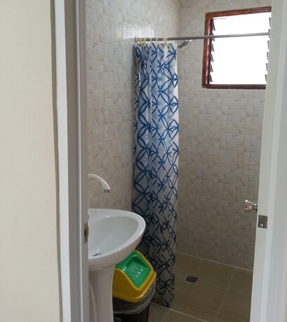 Imagen de la habitación del Hotel D's Ocean View Beach Resort. Foto 16