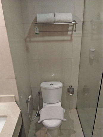 Imagen de la habitación del Hotel D'senopati Malioboro Grand. Foto 14