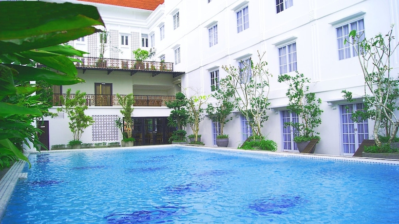 Imagen de la piscina del Hotel D'senopati Malioboro Grand. Foto 17
