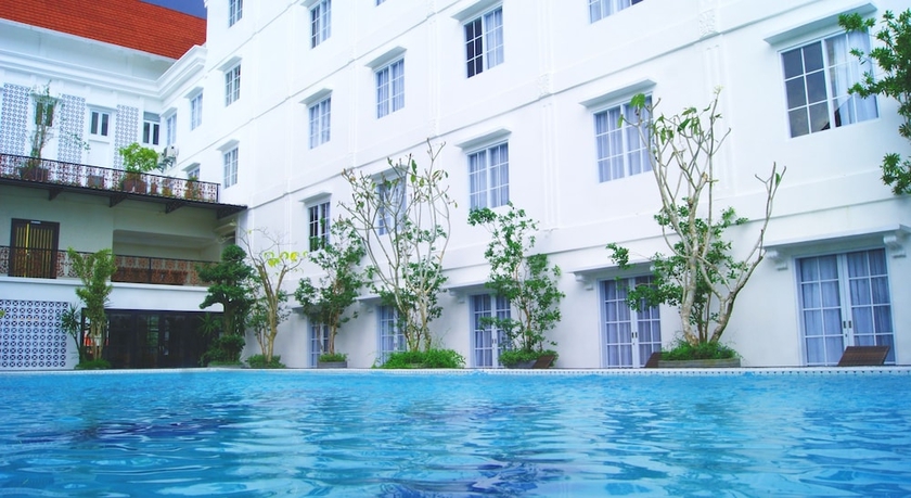 Imagen de la piscina del Hotel D'senopati Malioboro Grand. Foto 18