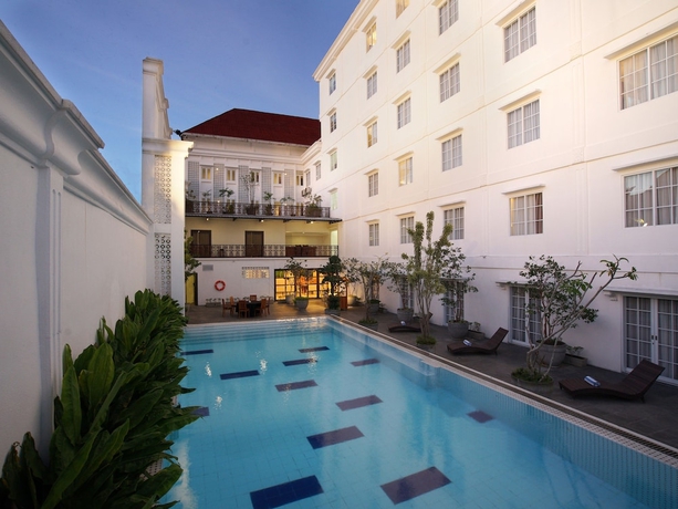 Imagen de la piscina del Hotel D'senopati Malioboro Grand. Foto 19