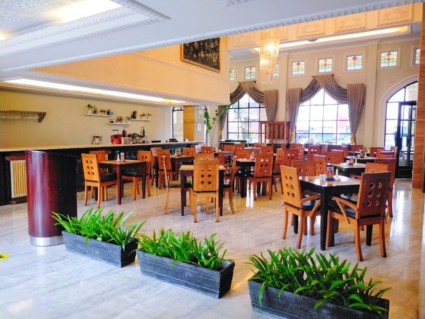 Imagen del bar/restaurante del Hotel D'senopati Malioboro Grand. Foto 3