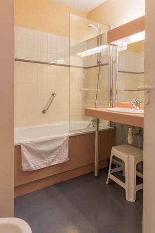 Imagen de la habitación del Hotel Du Canal. Foto 4