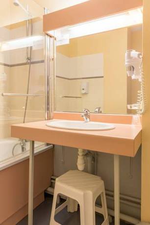 Imagen de la habitación del Hotel Du Canal. Foto 5