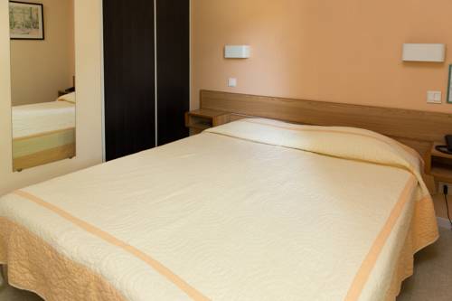 Imagen de la habitación del Hotel Du Canal. Foto 6