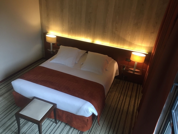 Imagen de la habitación del Hotel Du Casino. Foto 6