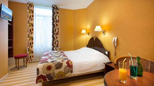 Imagen de la habitación del Hotel Du Centre. Foto 11