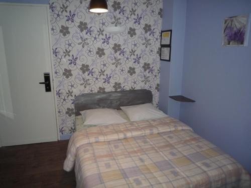 Imagen de la habitación del Hotel Du Centre. Foto 4