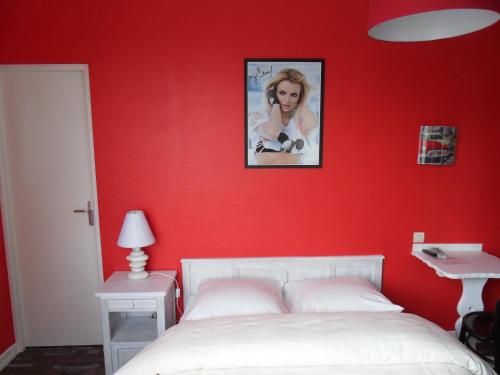 Imagen de la habitación del Hotel Du Centre. Foto 8