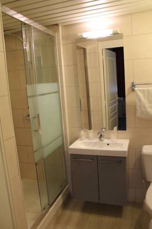 Imagen de la habitación del Hotel Du Centre Luc&eacute; Chartres. Foto 2