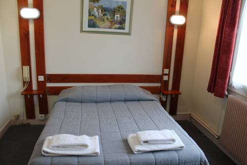 Imagen de la habitación del Hotel Du Centre Luc&eacute; Chartres. Foto 7
