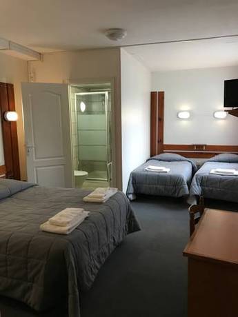 Imagen de la habitación del Hotel Du Centre Luc&eacute; Chartres. Foto 8