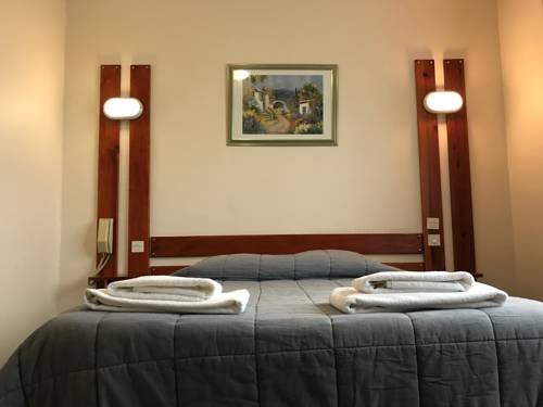 Imagen de la habitación del Hotel Du Centre Luc&eacute; Chartres. Foto 9