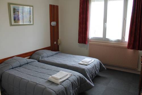 Imagen de la habitación del Hotel Du Centre Luc&eacute; Chartres. Foto 10