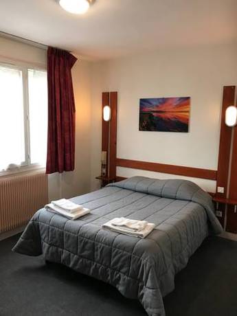 Imagen de la habitación del Hotel Du Centre Luc&eacute; Chartres. Foto 11