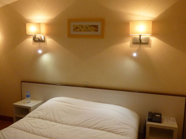 Imagen de la habitación del Hotel Du Centre, Pierrelatte. Foto 9